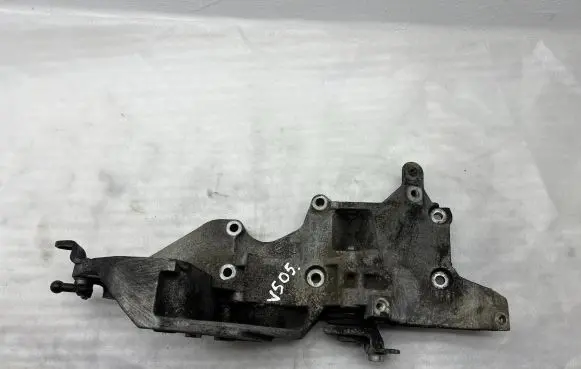 Volkswagen PASSAT B6 Generator/alternator bracket 03L903139D