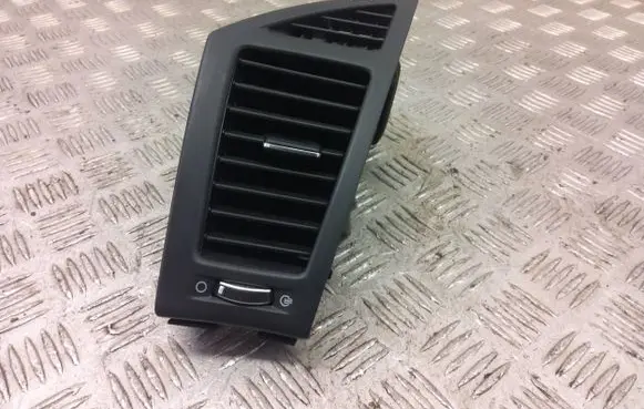 Hyundai i40 Dashboard side air vent grill/cover trim