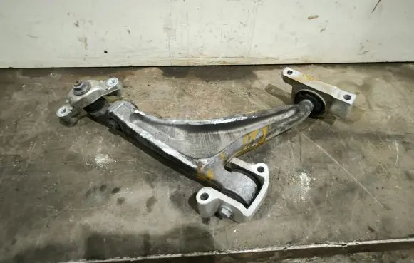 Volvo XC90 Front lower control arm/wishbone FR8ZA