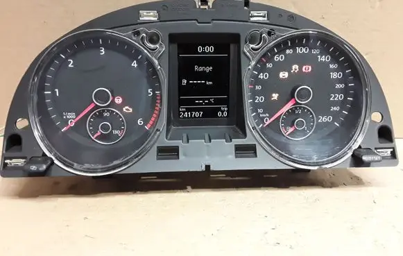 Volkswagen PASSAT B7 Speedometer (instrument cluster) 3AA920870A