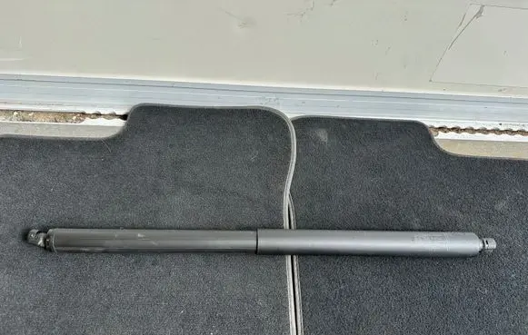 Volkswagen T-Roc Tailgate/trunk strut/damper 2GA827552A