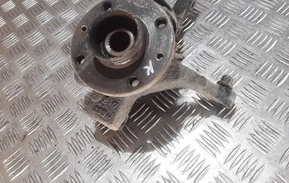 Nissan Note (E11) Front wheel hub spindle knuckle