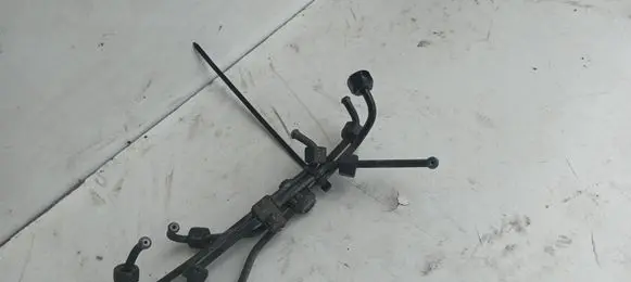 Volkswagen Golf IV Fuel injector supply line/pipe 
