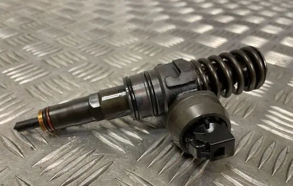 Skoda Superb B5 (3U) Fuel injector 038130073BA 0414720216