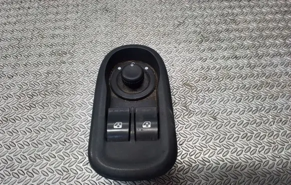 Opel Movano B Electric window control switch 8200637849