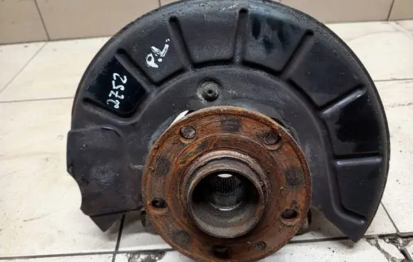 Volkswagen Touran II Front wheel hub spindle knuckle