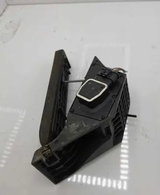 Mercedes-Benz GLK (X204) Accelerator throttle pedal A2043000304 010611 0750