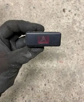 BMW 5 E39 Hazard light switch 8350947