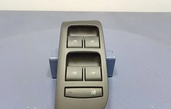 Opel Zafira C Electric window control switch 13305011