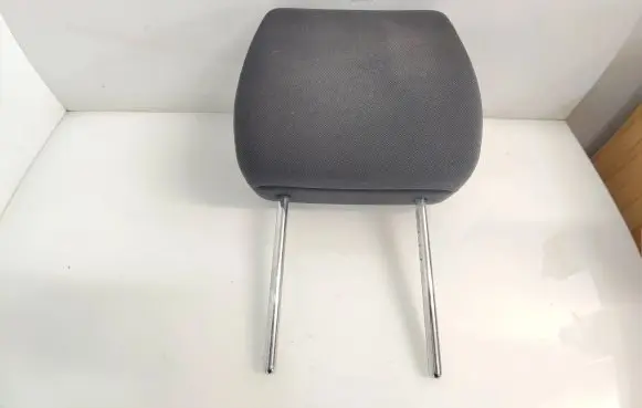 Suzuki Grand Vitara II Front seat headrest 