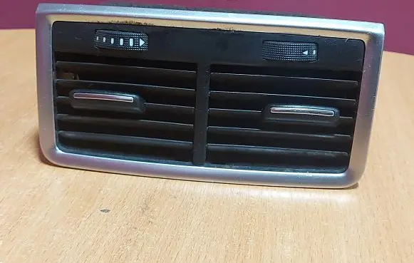 Audi Q7 4L Rear air vent grill 4L0819203