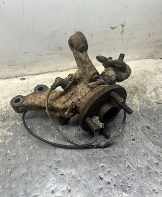 Toyota Corolla Verso E121 Front wheel hub
