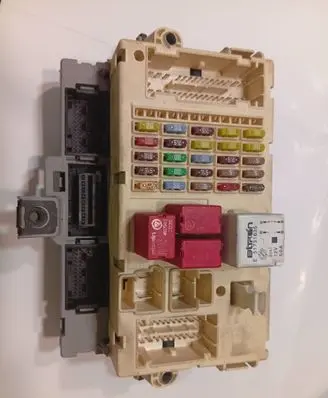 Fiat Bravo Fuse module F198146201