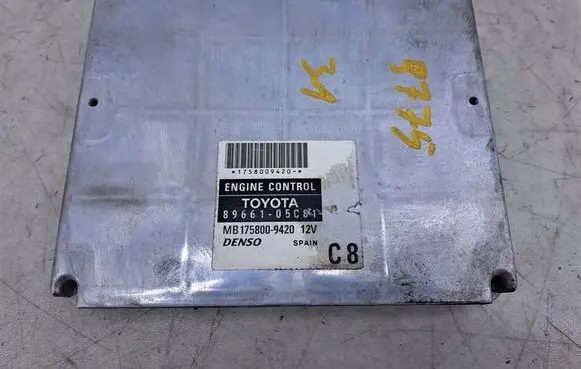 Toyota Avensis T250 Engine control unit/module 8966105C81