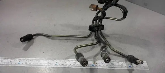 Mazda 626 Fuel injector supply line/pipe 