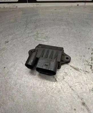Mercedes-Benz E W211 Glow plug pre-heat relay 0522140210 12035007811