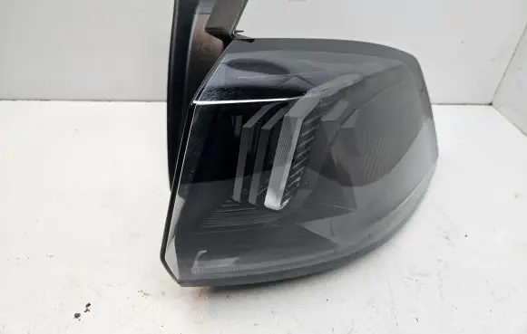 Peugeot 5008 II Rear/tail lights 9836231580