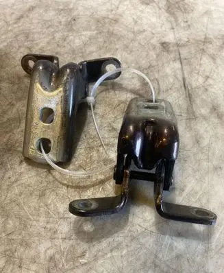 Opel Cascada Front door upper hinge 