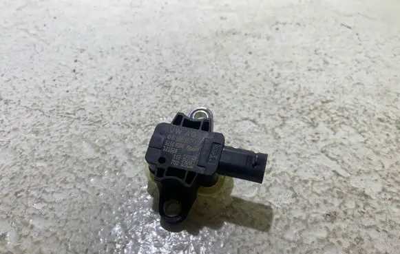 Audi A1 Airbag deployment crash/impact sensor 4H0955557 121028 5208RB4
