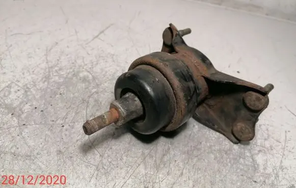 Lexus RX 300 Engine mounting bracket