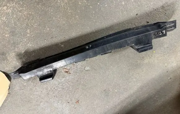 Front bumper mounting bracket