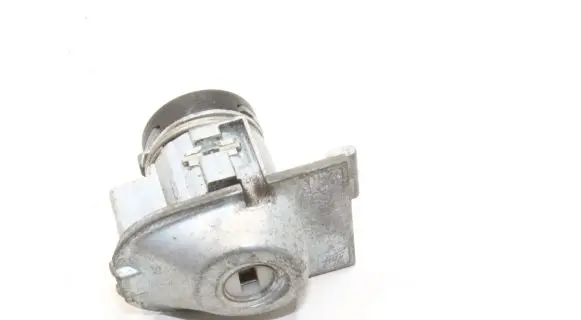 Land Rover Discovery 3 - LR3 Front door lock 30784963