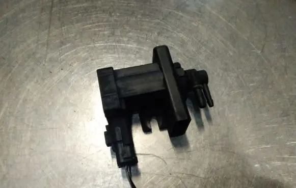 Citroen C4 I Picasso Turbo solenoid valve 9660693180