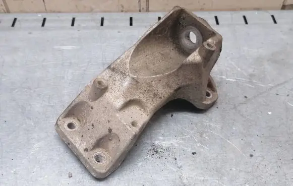 Audi A4 S4 B7 8E 8H Gearbox mounting bracket 8E0399114H