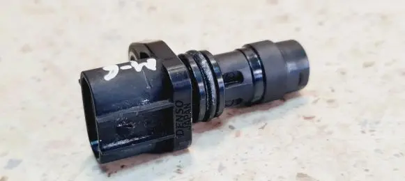 Mazda 5 Crankshaft position sensor RF7J18221 01J26