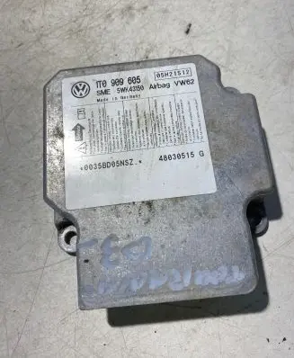 Volkswagen Touran I Airbag control unit/module 1T0909605 05H21S12 48030515