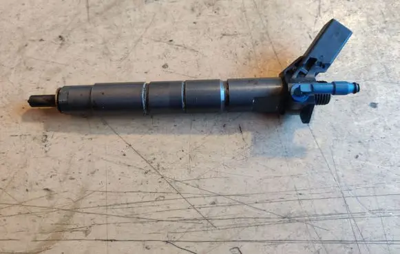 Mercedes-Benz E W213 Fuel injector A6540700187