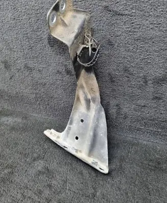 Audi A4 S4 B7 8E 8H Fender mounting bracket 8E0821135C