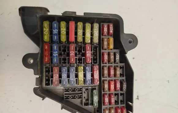 Audi A3 S3 8L Fuse module 2655085