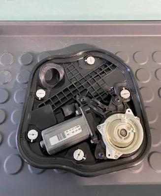 Audi A7 S7 4G Front door soft close latching motor 4G8837003 66713105