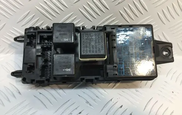Mitsubishi Carisma Fuse module MB953355