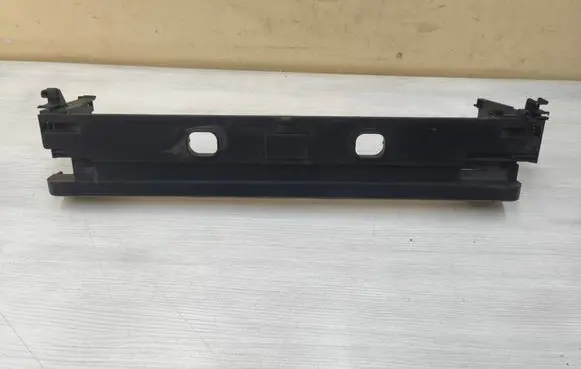 Radiator mount bracket