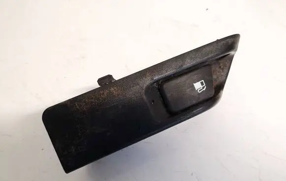 Toyota Auris 150 Fuel tank opening switch 