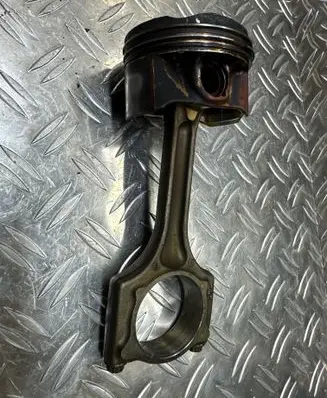 Citroen DS7 Crossback Piston with connecting rod 