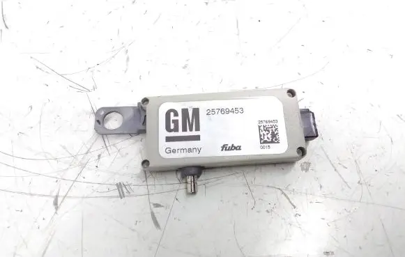 Cadillac CTS Aerial antenna amplifier 25769453