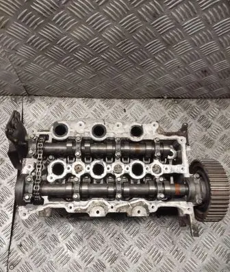 Land Rover Discovery 3 - LR3 Engine head 4r8q6090