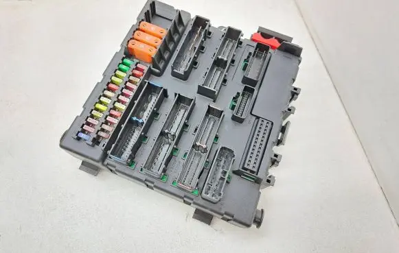 Opel Signum Fuse module 13189923