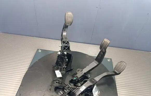 Opel Mokka Accelerator throttle pedal