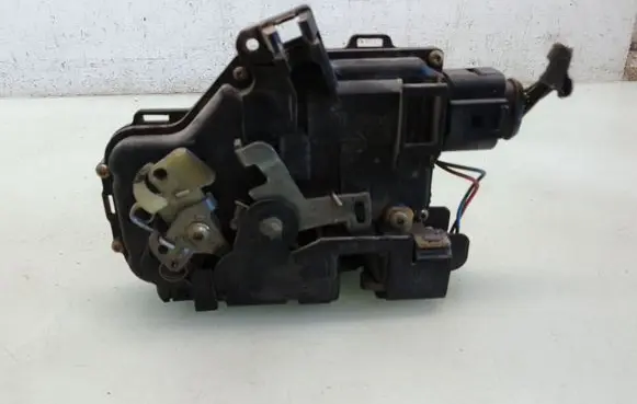 Audi A4 S4 B6 8E 8H Front door lock 4B1837015B