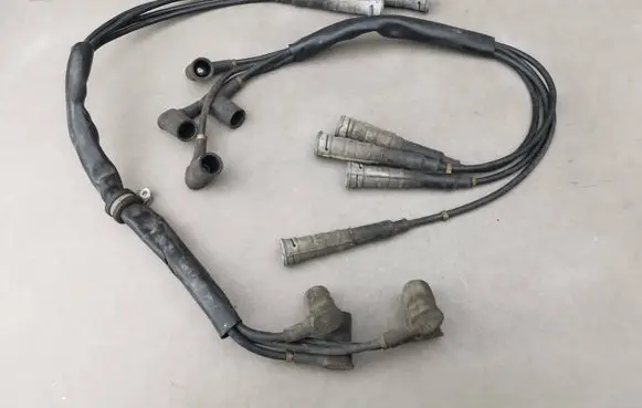 Mercedes-Benz S W126 Ignition plug leads 0300504102 0001592842