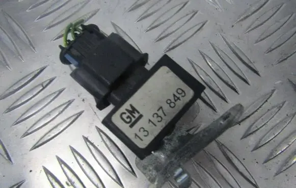 Opel Zafira B Sensor 13137849