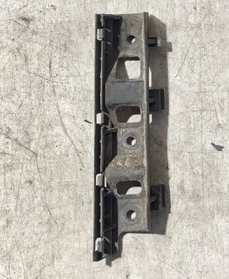 Volkswagen PASSAT B6 Front bumper mounting bracket 3C0807184