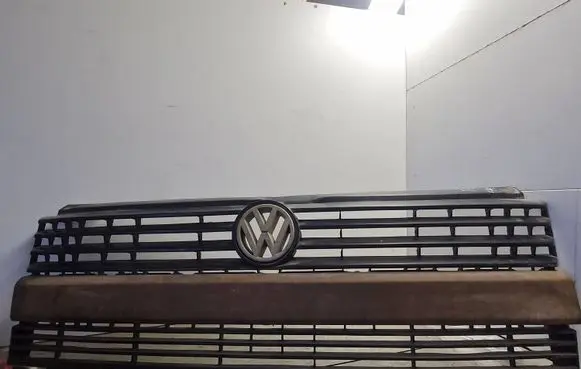Volkswagen Transporter - Caravelle T4 Bonnet/hood grill 701853653E