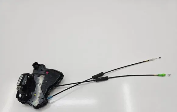 Lexus CT 200H Front door lock 6052715-CT200
