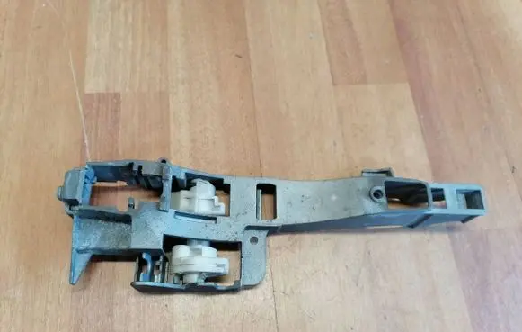 Front door exterior handle/bracket