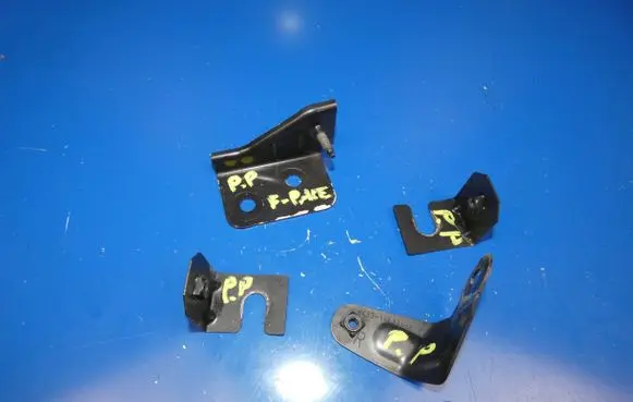 Jaguar F-Pace Fender mounting bracket 
